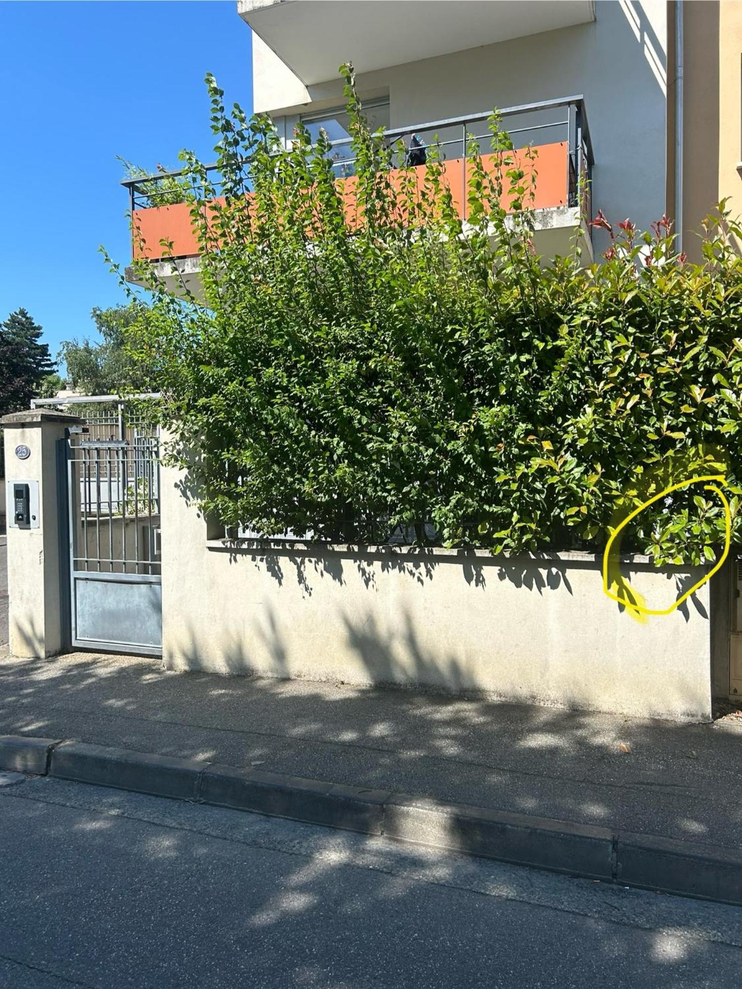 L'emile Lecrivain Parking Facile *